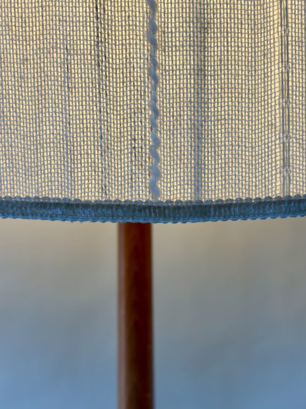 Houten vloerlamp met stoffen kap