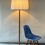 Houten vloerlamp met stoffen kap