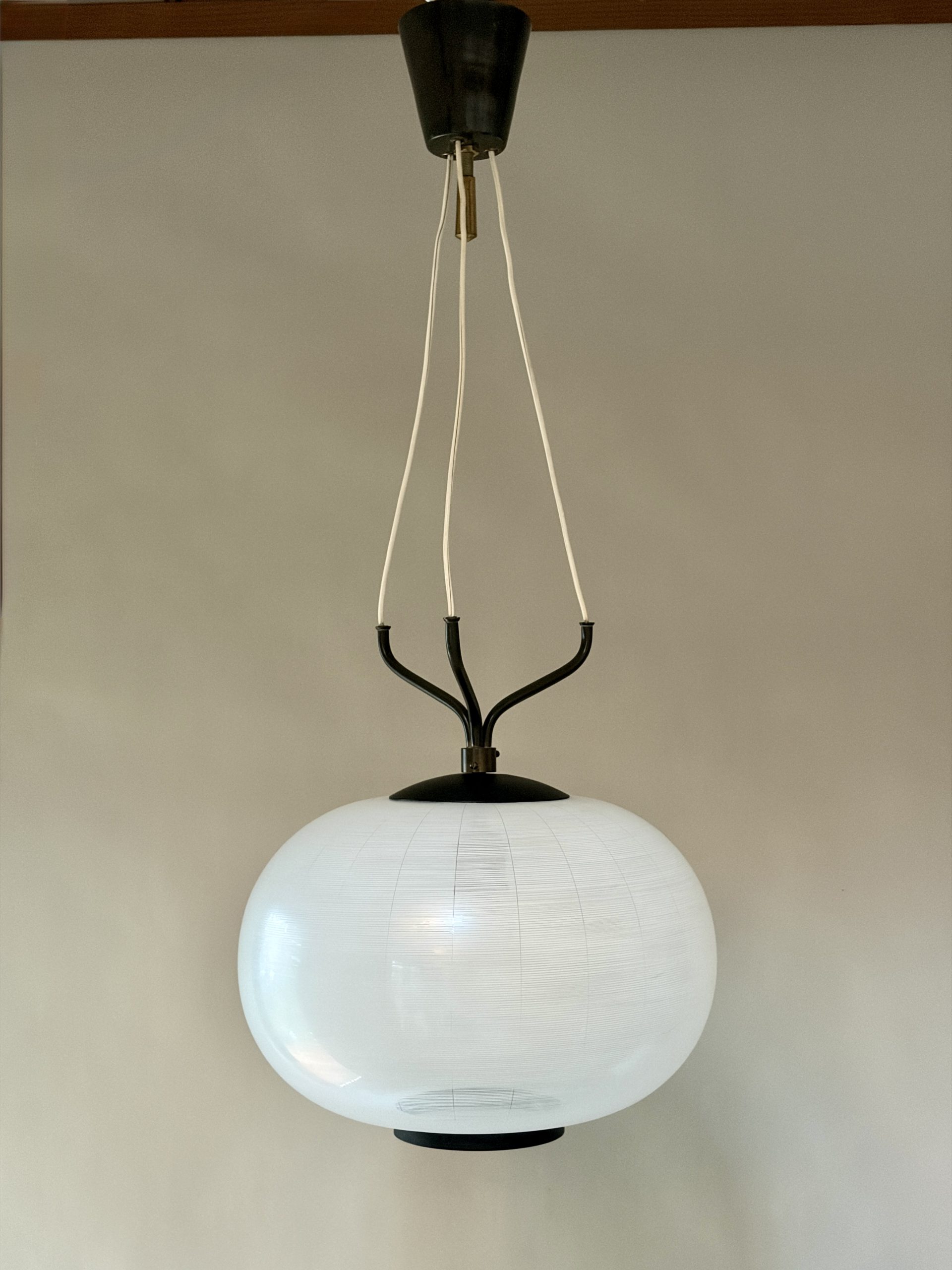 Hanglamp in Stillnovo-stijl